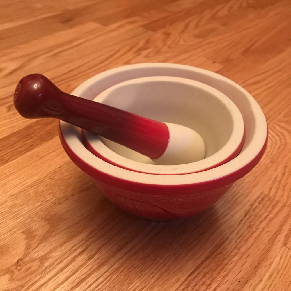 Le Creuset 2 Mortars and 1 Pestle in Cherry Red